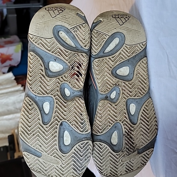 Yeezy sneakers - Picture 4 of 5